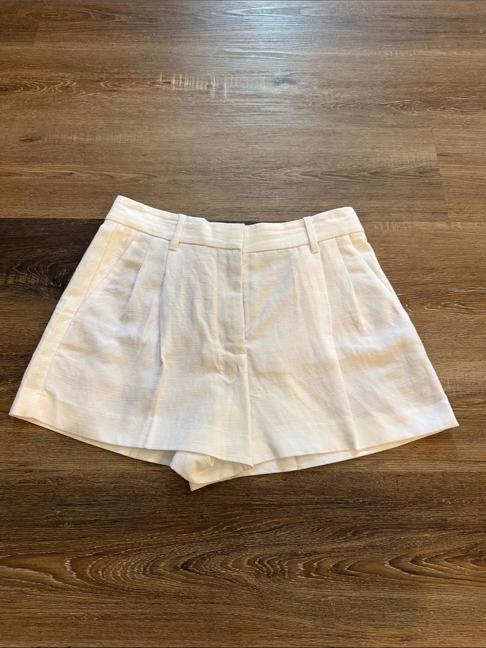 Aritzia Effortless short mini - CruiseLinen